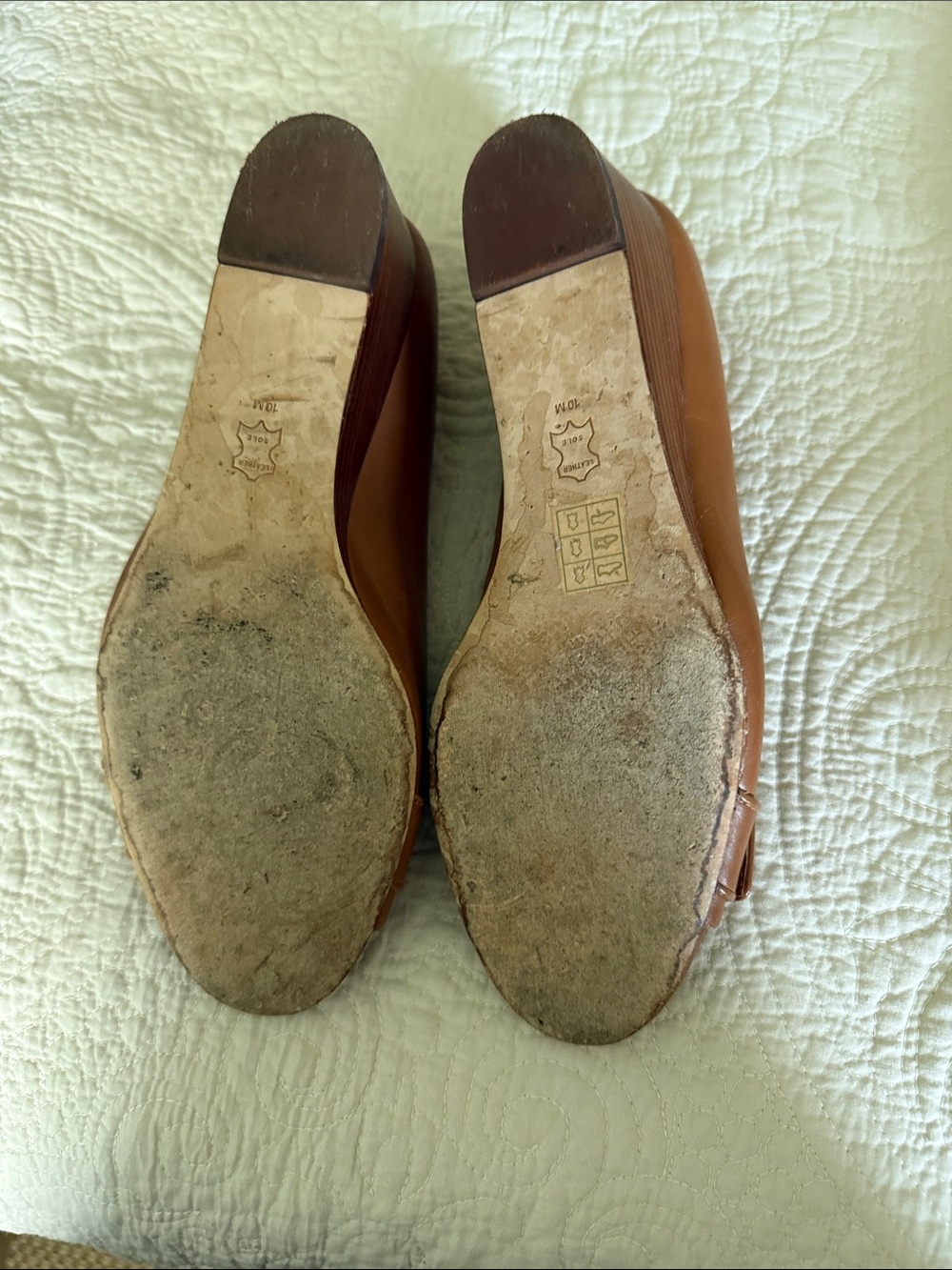 Tory Burch Tan Leather Open-Toe Heels with Gold Logo - Picture 4 of 5